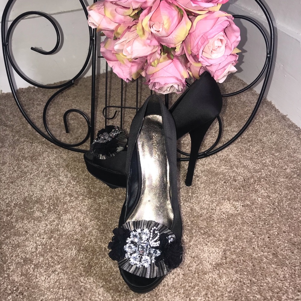 ☀️End of summer sale☀️ Zigi Soho satin heels
